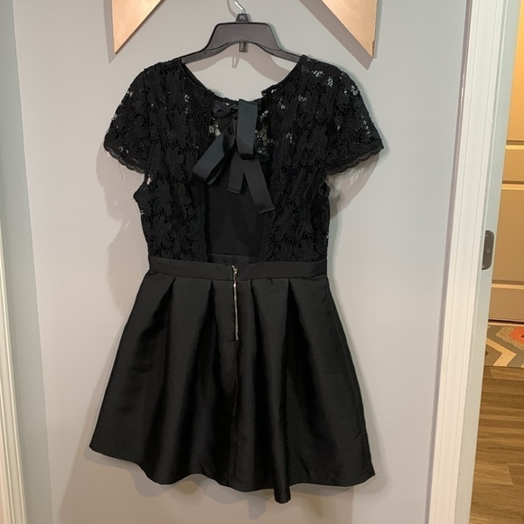 Vici just me black lace open back cupcake dress size large - Picture 4 of 8